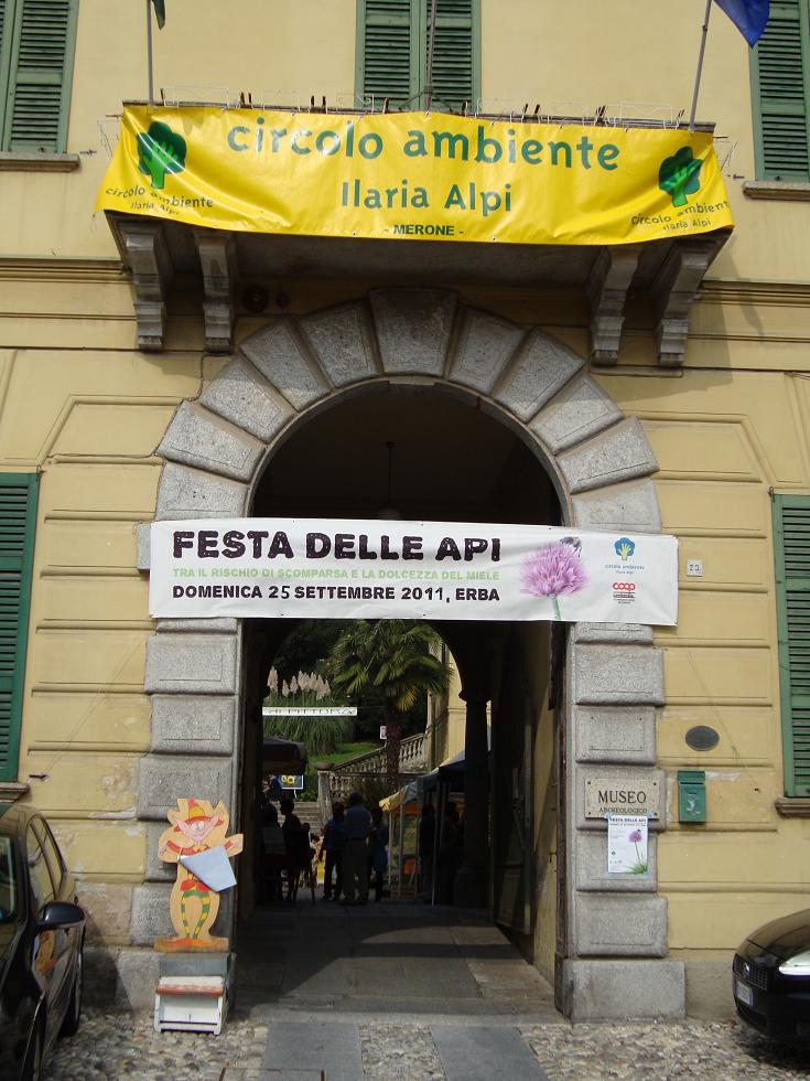 L'entrata alla ''Festa delle api''